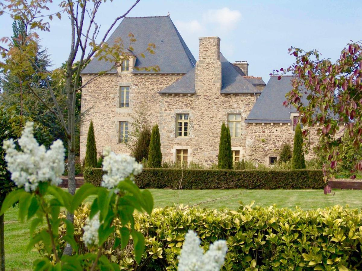 Gite La Passerelle - Manoir Le Plessix Madeuc Corseul 外观 照片